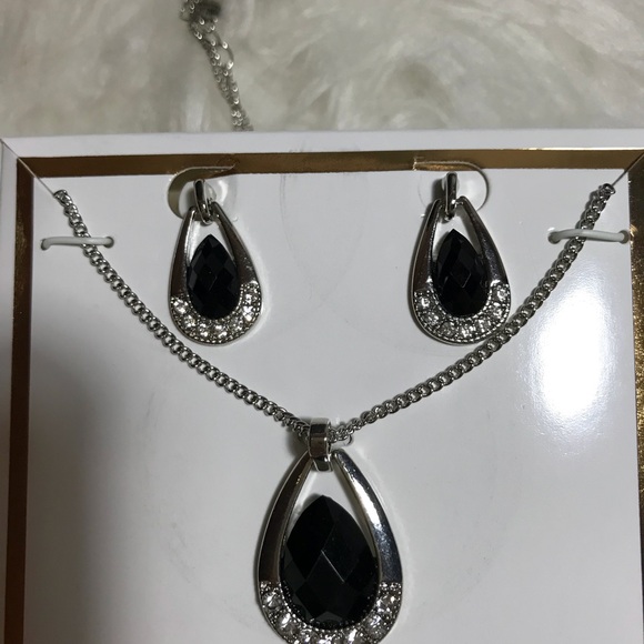 NWT Necklace and earrings. - Picture 5 of 6